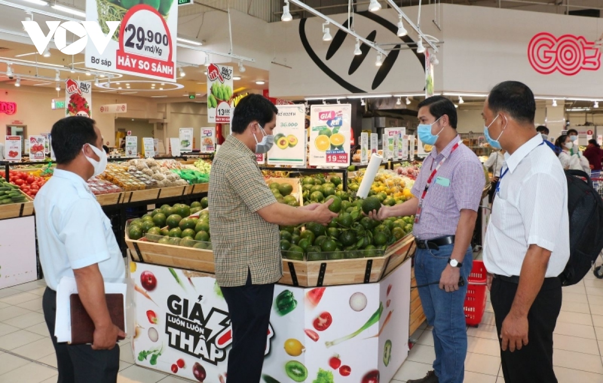 can tho tang cuong kiem tra, dam bao phong dich tai cho, sieu thi, trung tam thuong mai hinh anh 1