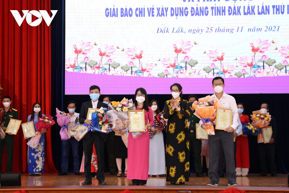 Trao Giải Báo chí về xây dựng Đảng tỉnh Đắk Lắk