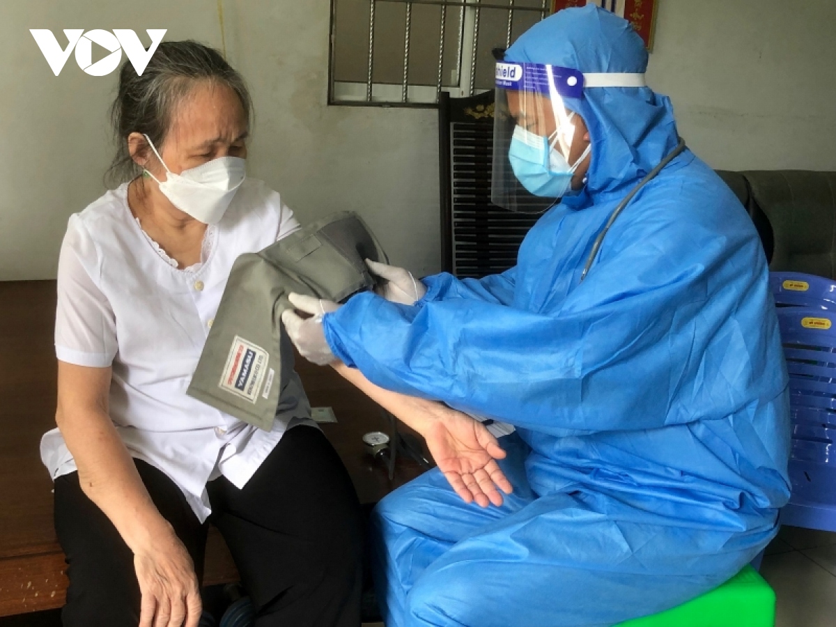 Den tan nha tiem vaccine ngua covid-19 cho nguoi dan hinh anh 2