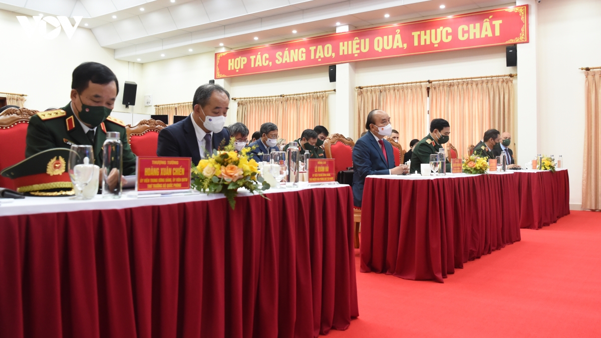 chu tich nuoc tham va lam viec tai trung tam nhiet doi viet - nga hinh anh 4