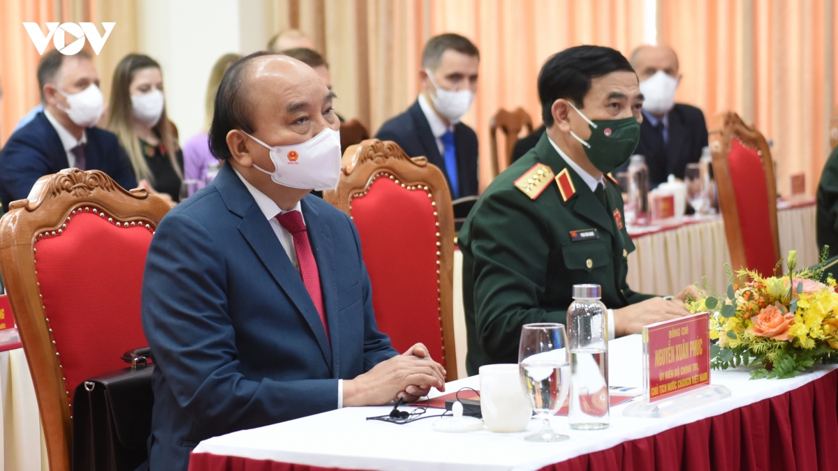 chu tich nuoc tham va lam viec tai trung tam nhiet doi viet - nga hinh anh 5