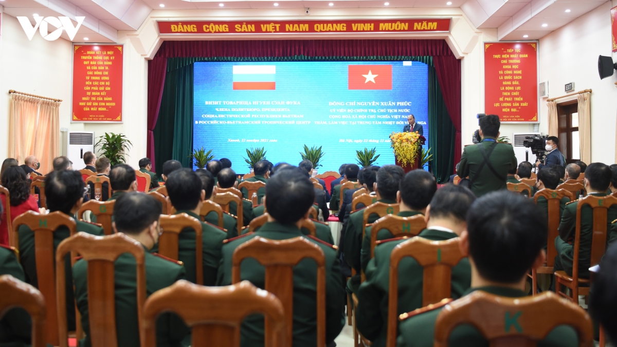 chu tich nuoc tham va lam viec tai trung tam nhiet doi viet - nga hinh anh 9