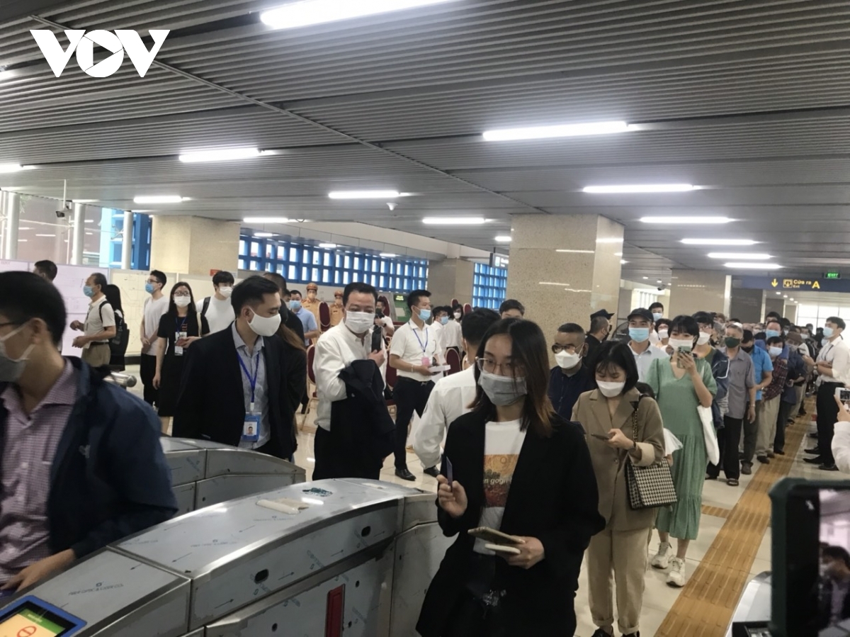 Residents eager to travel on Cat Linh - Ha Dong metro line