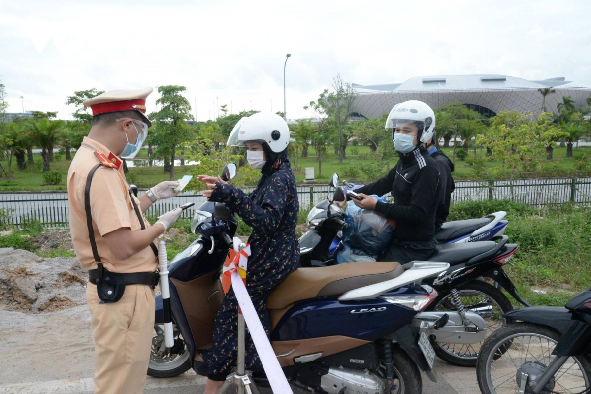 quang ninh lap chot kiem soat phuong tien di chuyen tu uong bi va Dong trieu hinh anh 1