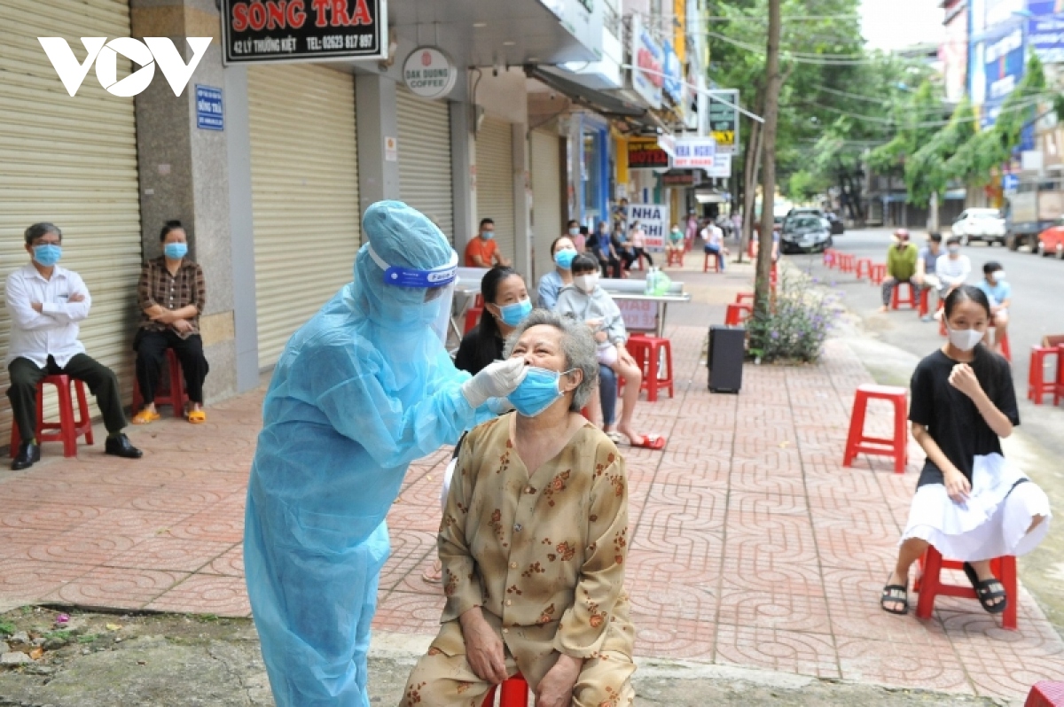 tp buon ma thuot trien khai test nhanh khang nguyen tai 16 xa, phuong co o dich phuc tap hinh anh 1