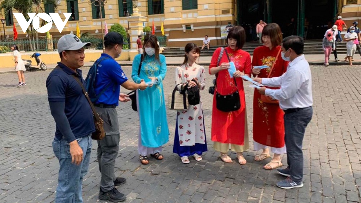 khach quoc te den nho giot, cac hang lu hanh noi gi hinh anh 2