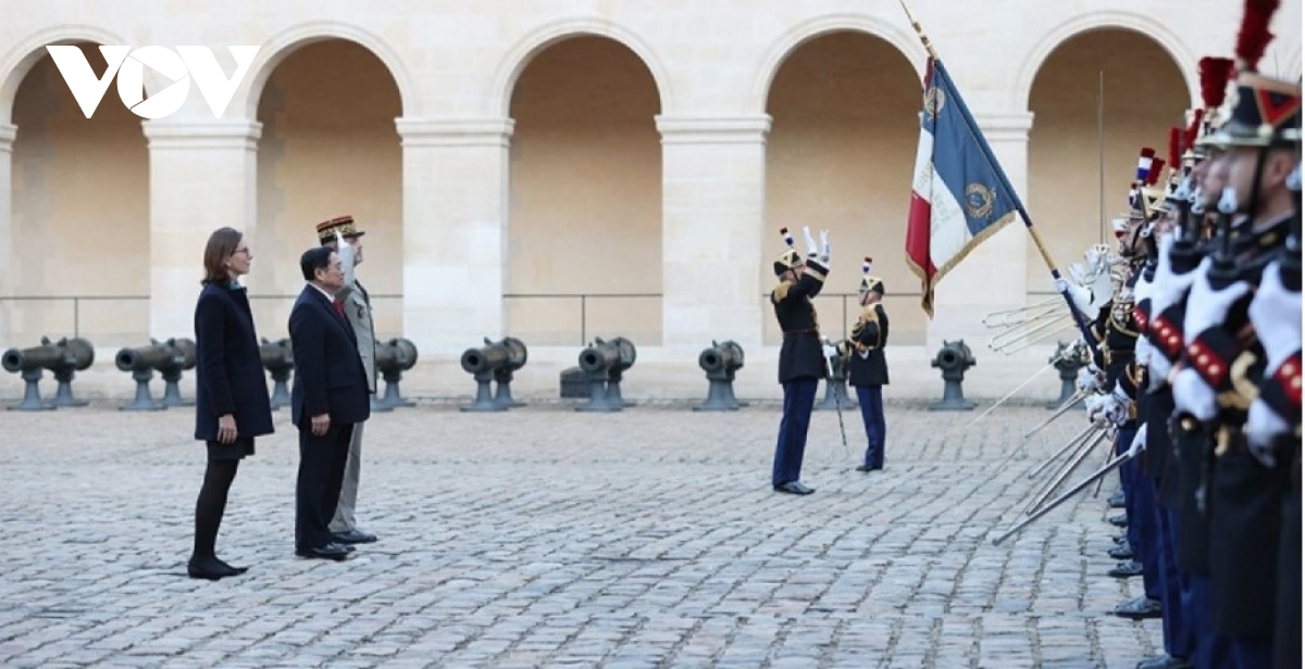 Welcome ceremony for PM Pham Minh Chinh in Paris