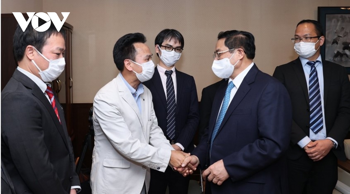 Government chief meets Vietnamese intellectuals in Japan