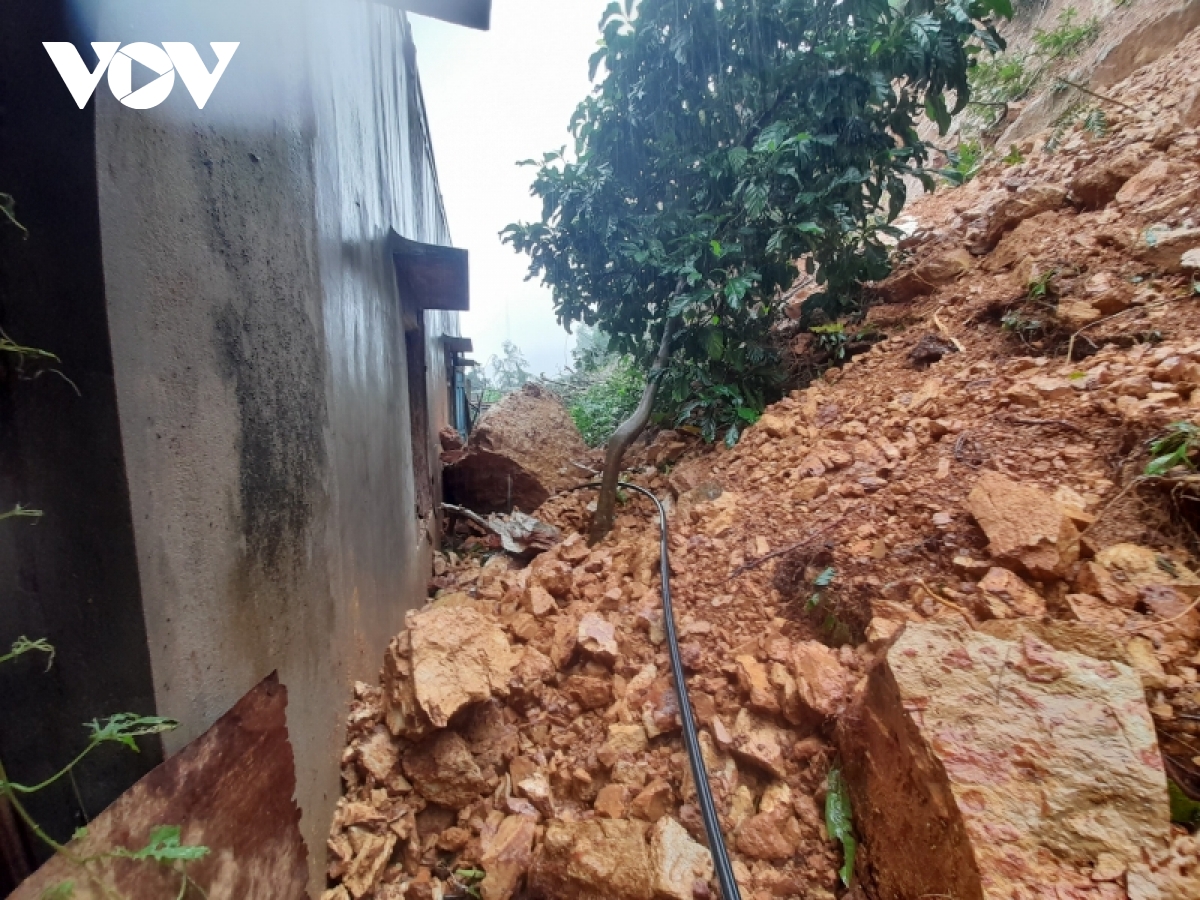 sat lo nang tren tinh lo 639, cam duong deo ba nam binh Dinh hinh anh 3