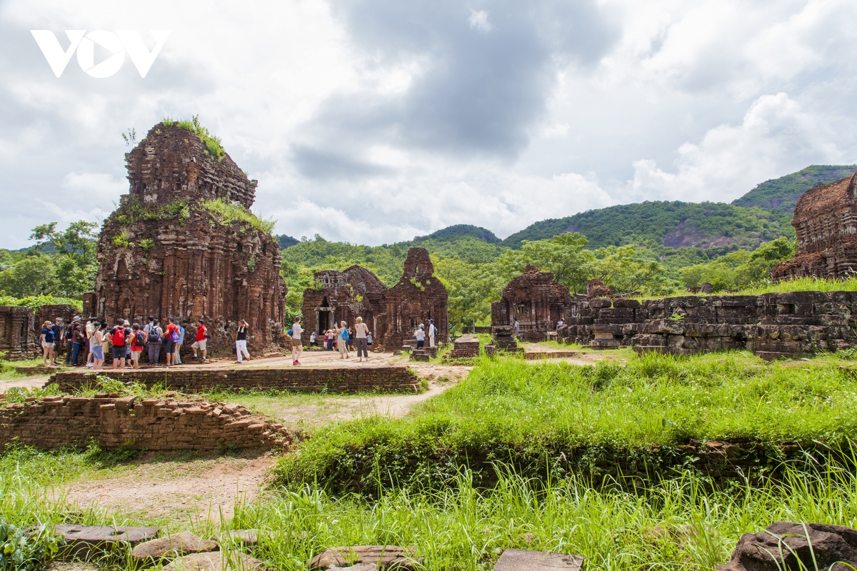 Nhiều điểm du lịch “bội thu” nhờ phát huy giá trị văn hóa - 2