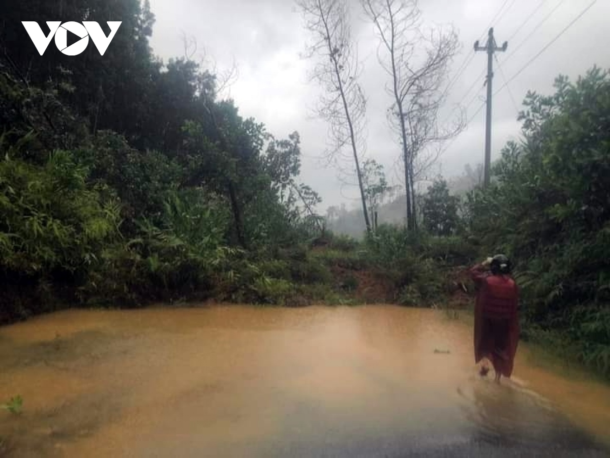 sat lo nui, xa tra leng huyen nam tra my bi co lap hoan toan hinh anh 1