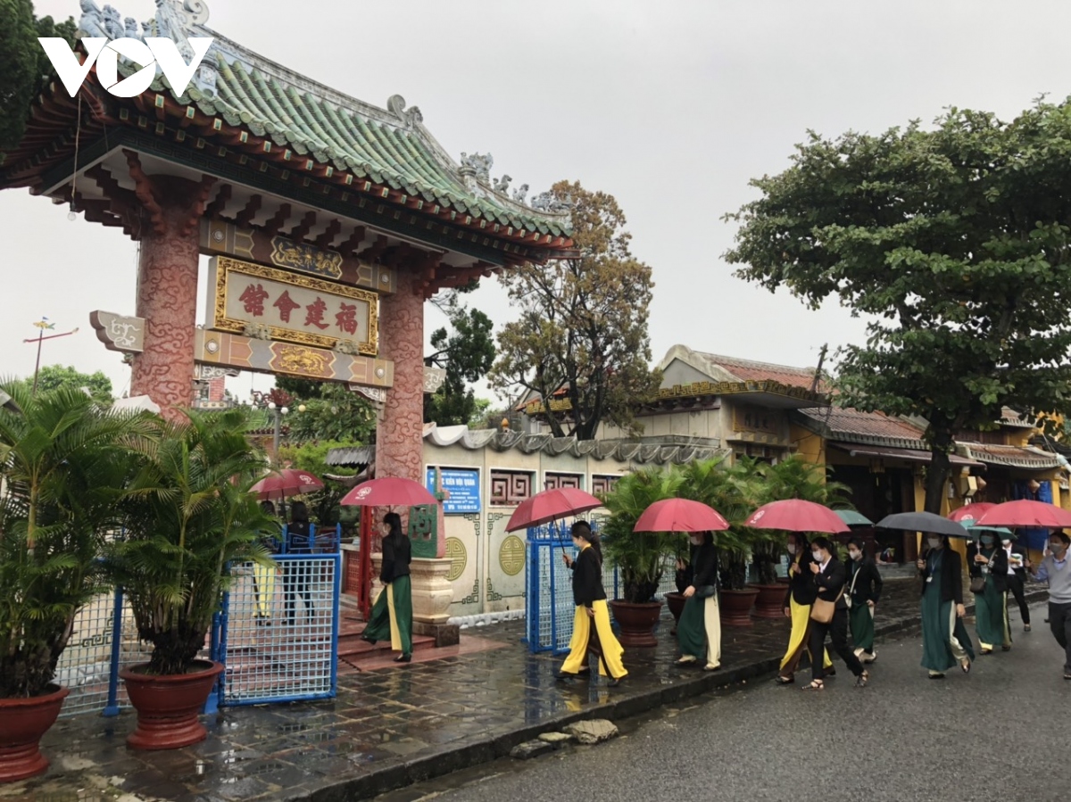 pho co hoi an ngay dau mo lai hoat dong huong dan du lich hinh anh 7