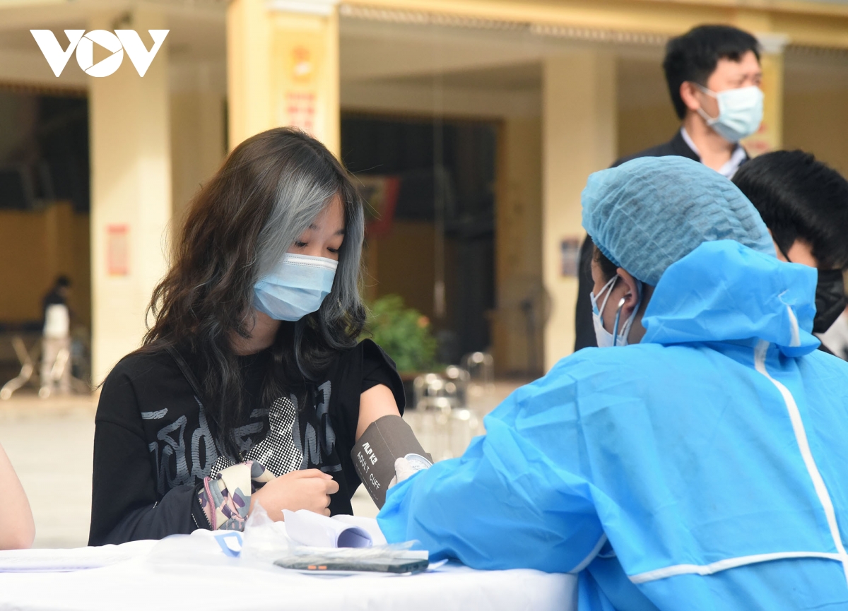 hôm nay, hàng ngàn học sinh lớp 9 tại hà nội được tiêm vaccine covid-19 hình ảnh 5 hom nay, hang ngan hoc sinh lop 9 tai ha noi duoc tiem vaccine covid-19 hinh anh 5