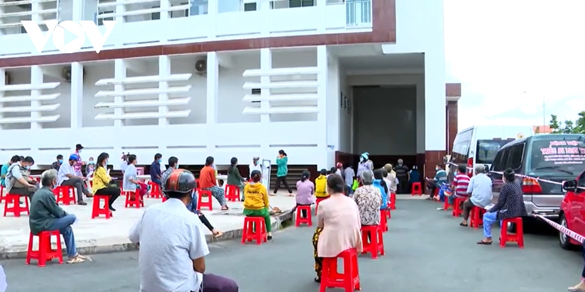 Người dân Vĩnh Long chung tay cùng chính quyền địa phương chống dịch