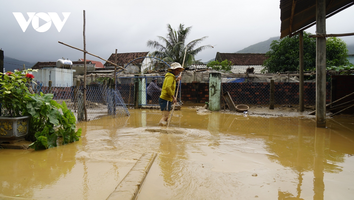 lien tuc xay ra hang loat vu sat lo nui, binh Dinh ung pho ra sao hinh anh 1