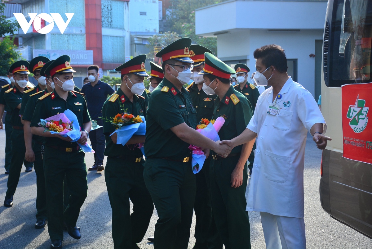 Doan y bac si benh vien quan y 175 nhan nhiem vu tai huyen dao truong sa hinh anh 2