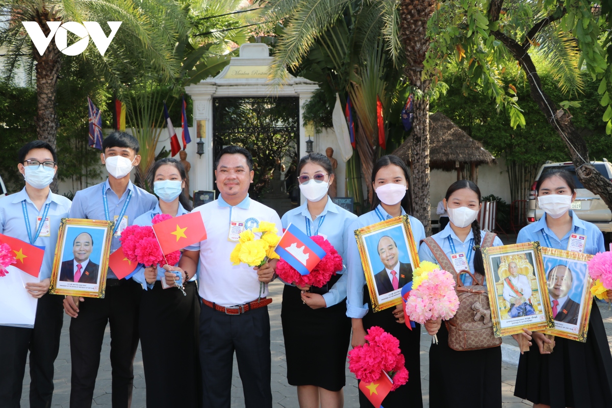 chu tich nuoc nguyen xuan phuc duoc chao don nong nhiet tai thu do phnom penh hinh anh 10