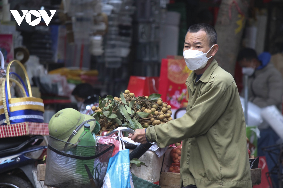 nguoi ha noi mac kin mit trong tiet troi ret dam nhat tu dau mua hinh anh 12