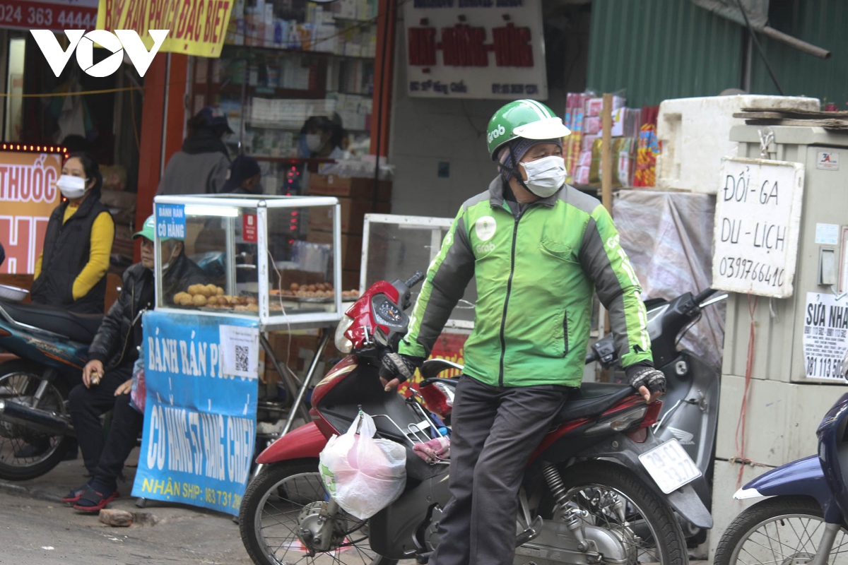 nguoi ha noi mac kin mit trong tiet troi ret dam nhat tu dau mua hinh anh 9