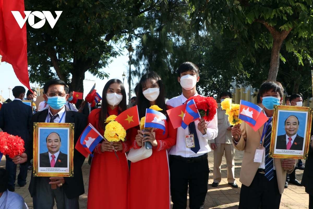 chu tich nuoc nguyen xuan phuc duoc chao don nong nhiet tai thu do phnom penh hinh anh 13