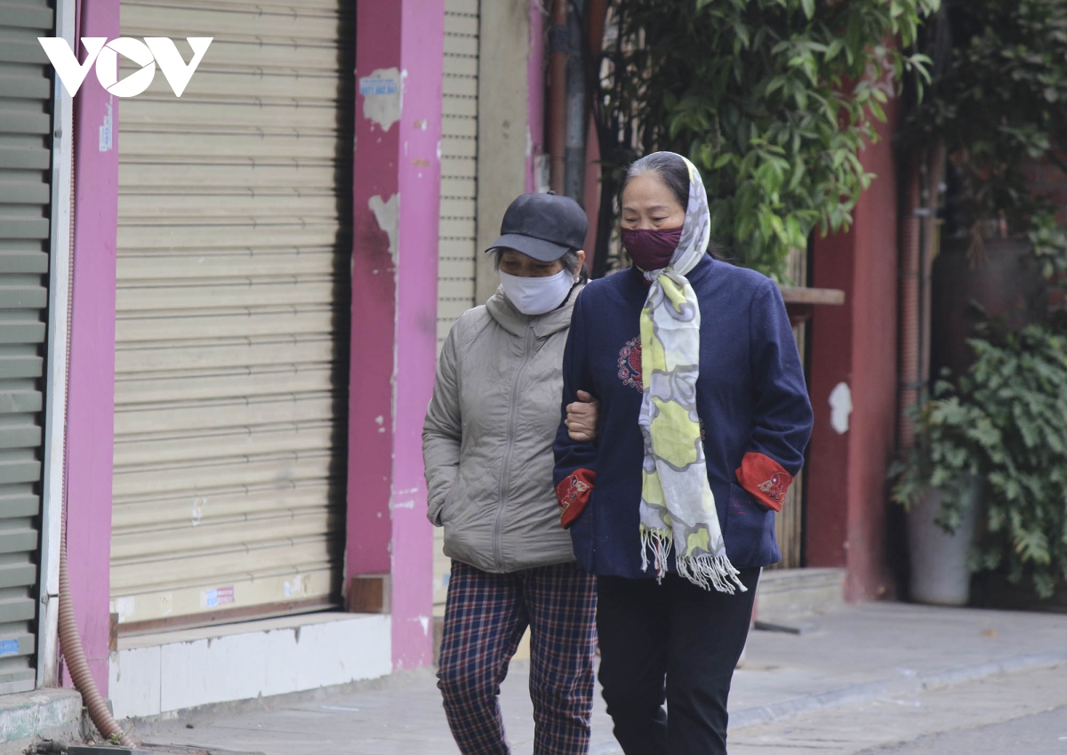 nguoi ha noi mac kin mit trong tiet troi ret dam nhat tu dau mua hinh anh 5