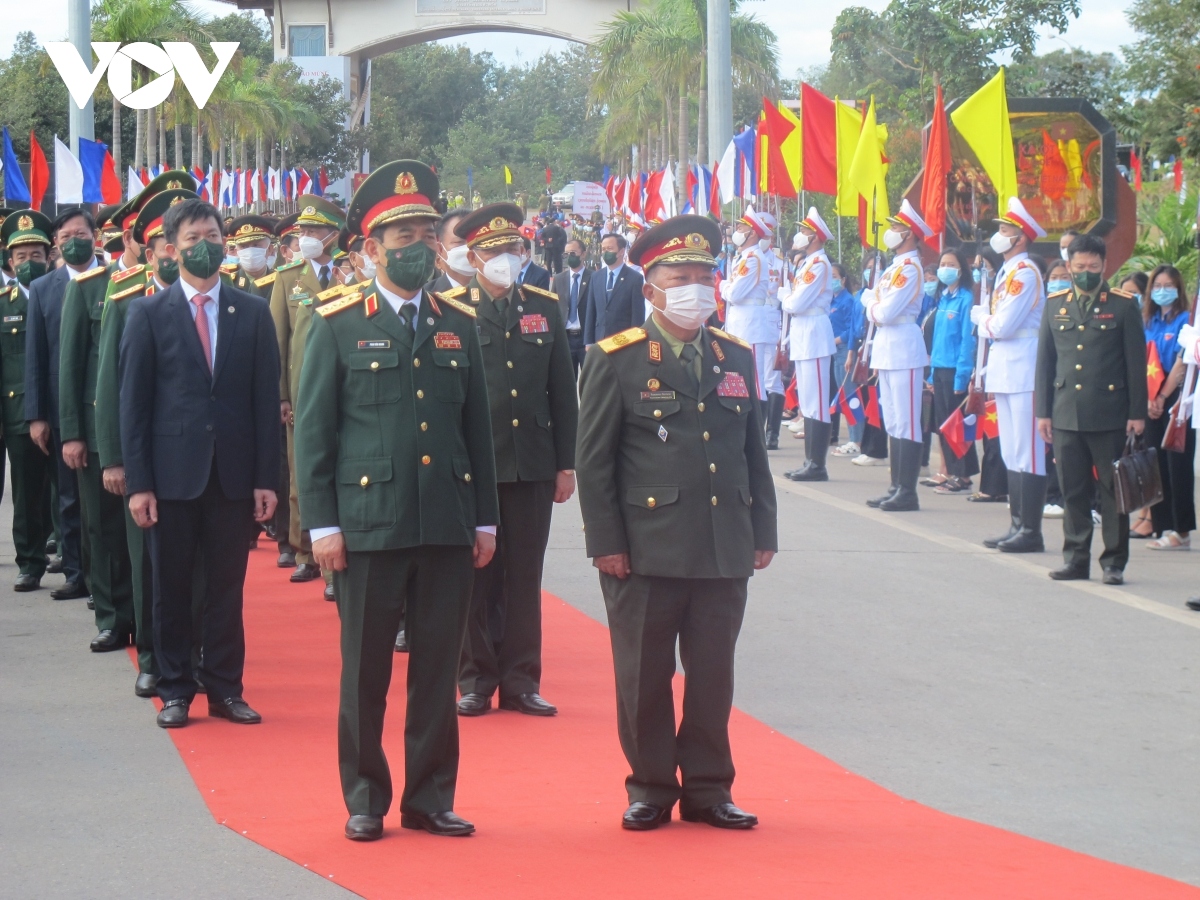 vietnam, laos hold first border defence friendship exchange picture 1