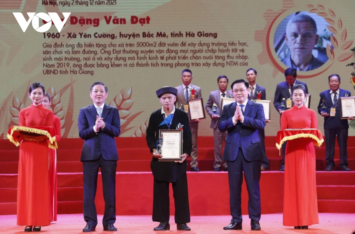 chu tich quoc hoi du le ton vinh va trao danh hieu nong dan viet nam xuat sac 2021 hinh anh 3