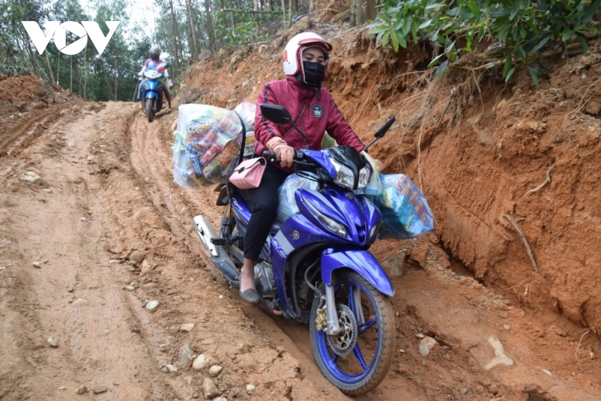 binh Dinh khac phuc hau qua mua lu, dam bao an toan giao thong hinh anh 3