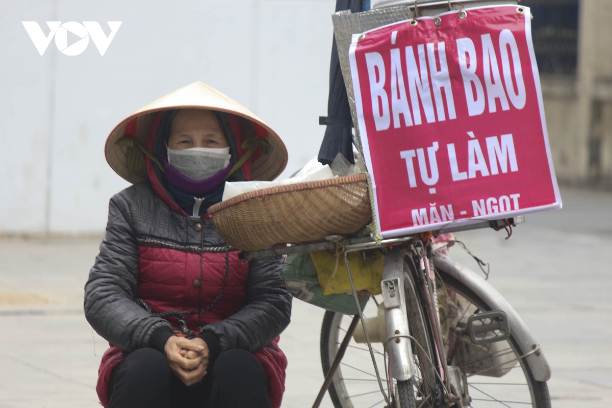 nguoi ha noi mac kin mit trong tiet troi ret dam nhat tu dau mua hinh anh 7