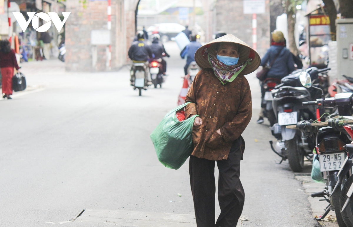 nguoi ha noi mac kin mit trong tiet troi ret dam nhat tu dau mua hinh anh 13