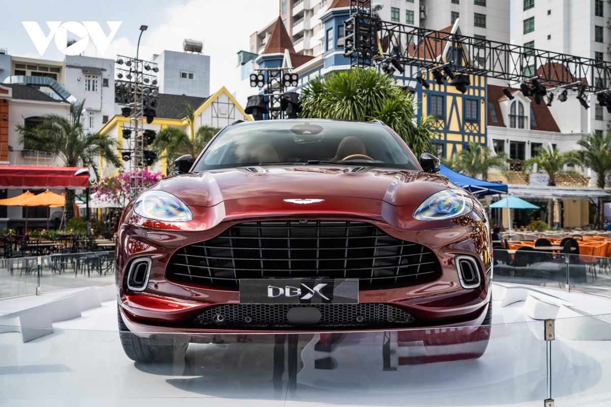 Anh chi tiet sieu suv aston martin dbx gan 17 ty dong tai viet nam hinh anh 2