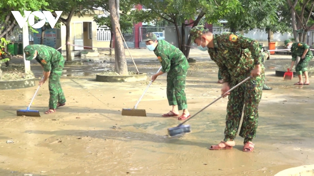 luc luong vu trang binh Dinh giup dan khac phuc hau qua mua lu hinh anh 3