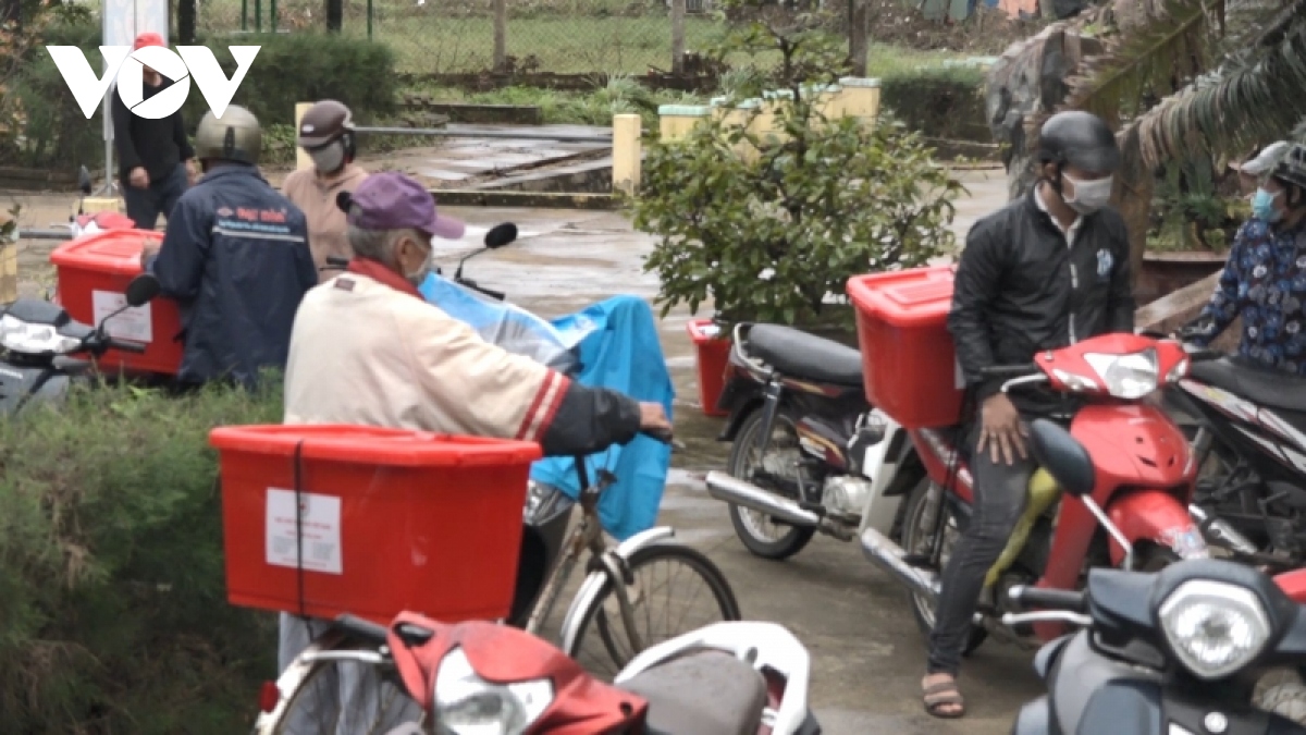 hoi chu thap do phu yen ho tro cac gia dinh bi thiet hai sau mua lu hinh anh 2