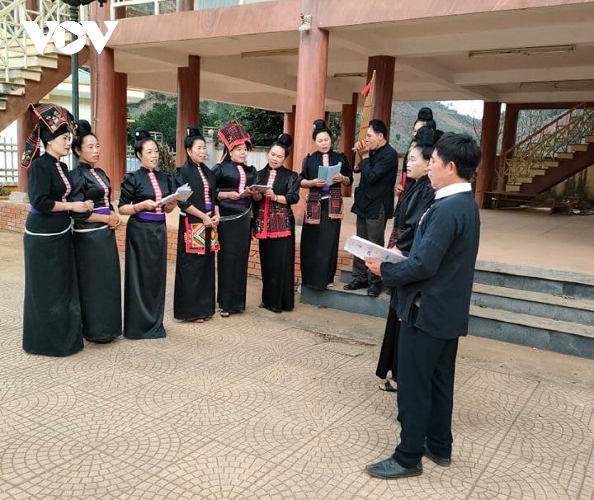 hin villagers preserve thai ethnic culture picture 2