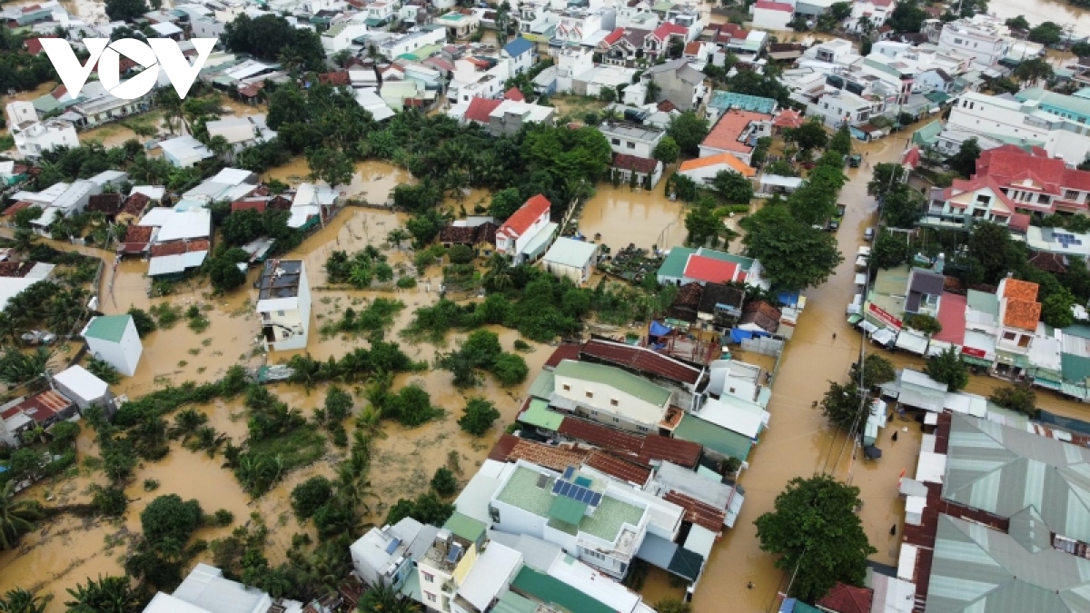 mua lu lam nhieu vung ngoai o tp nha trang ngap sau hinh anh 1