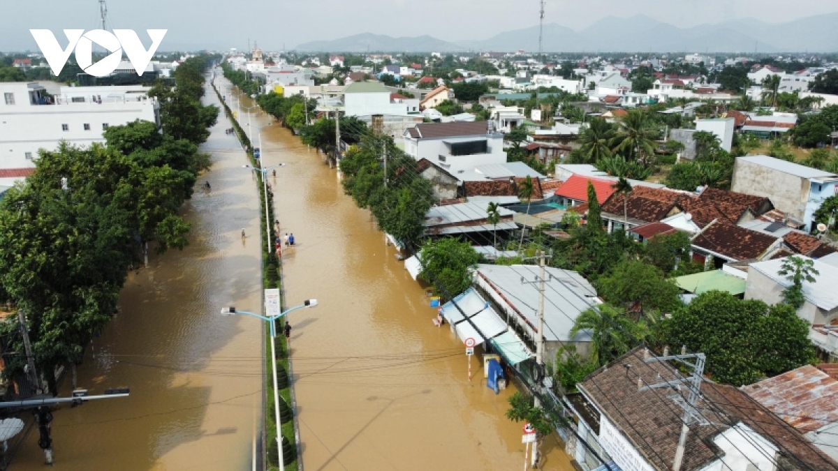 mua lu lam nhieu vung ngoai o tp nha trang ngap sau hinh anh 3