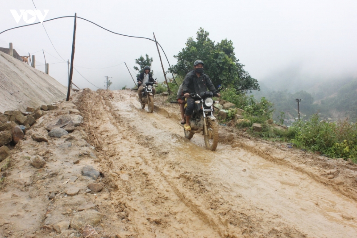 quang nam khan truong khac phuc giao thong mien nui khi tet can ke hinh anh 2