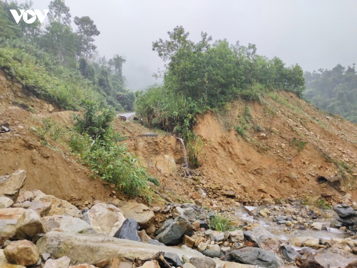 quang nam khan truong khac phuc giao thong mien nui khi tet can ke hinh anh 3