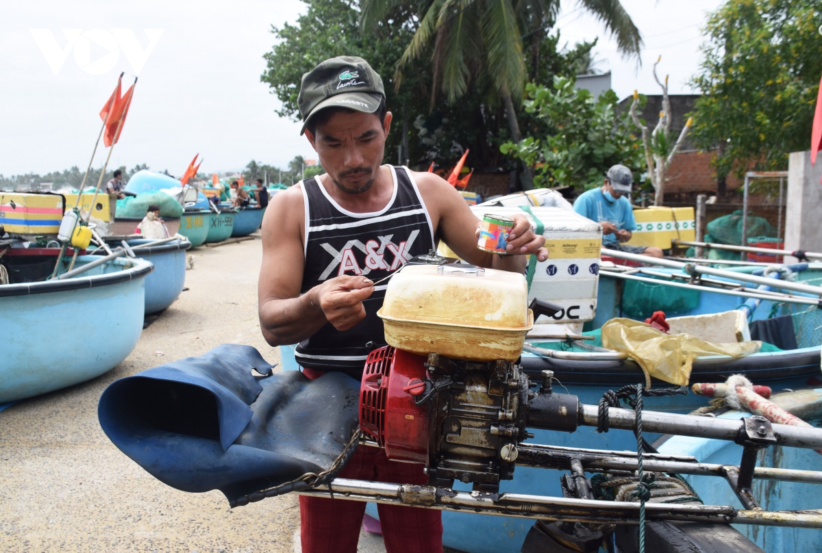 ngu dan phu yen hoi ha dua thuyen thung len bo tranh bao so 9 hinh anh 9