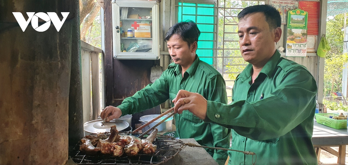 tet cua nguoi giu rung sac - can gio hinh anh 2