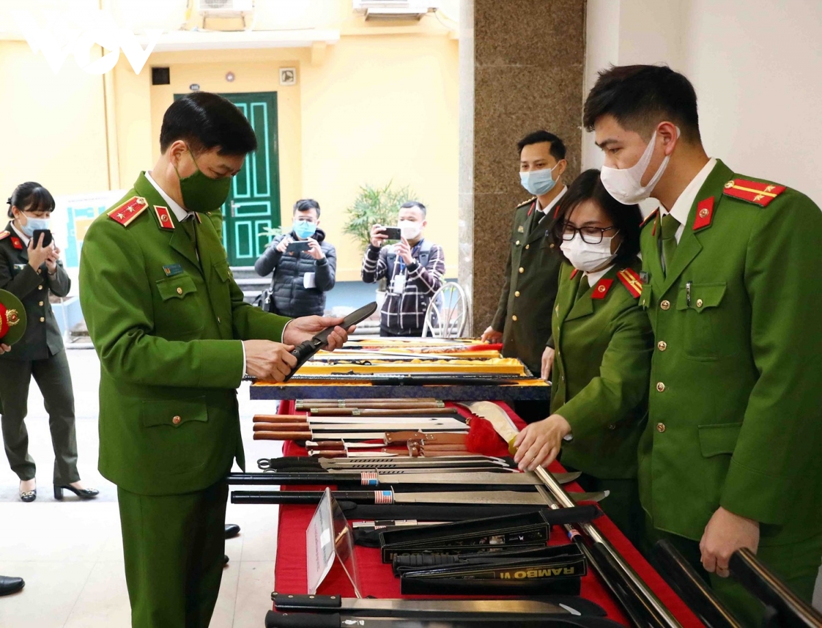 Lập kênh "Đao kiếm phong thủy", rao bán hàng nghìn vũ khí