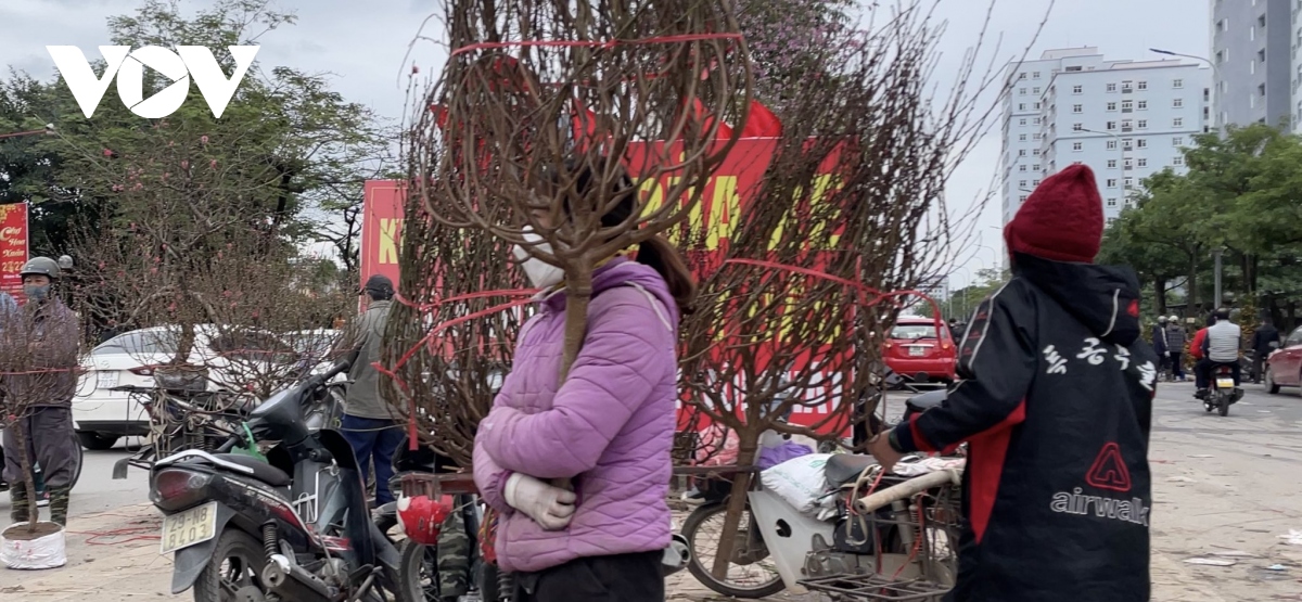 nhung nguoi van miet mai muu sinh, lam nhiem vu chieu toi cuoi nam hinh anh 2