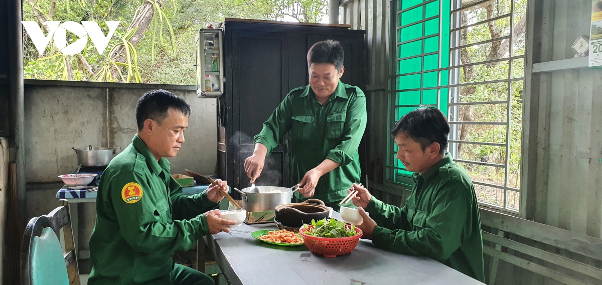 tet cua nguoi giu rung sac - can gio hinh anh 3