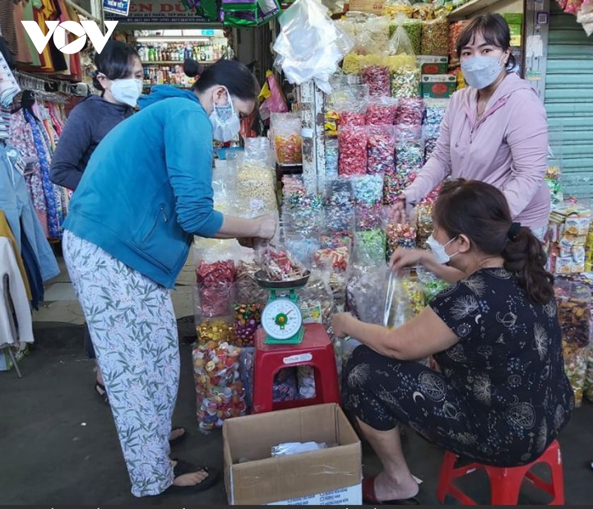 nguoi dan Da nang bat dau mua sam tet, sieu thi, tieu thuong phan khoi hinh anh 2