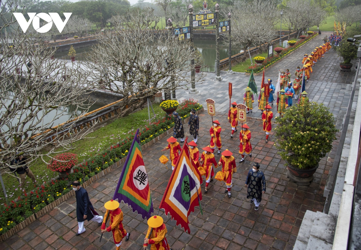 le thuong tieu - dung cay neu don tet tai hue hinh anh 6