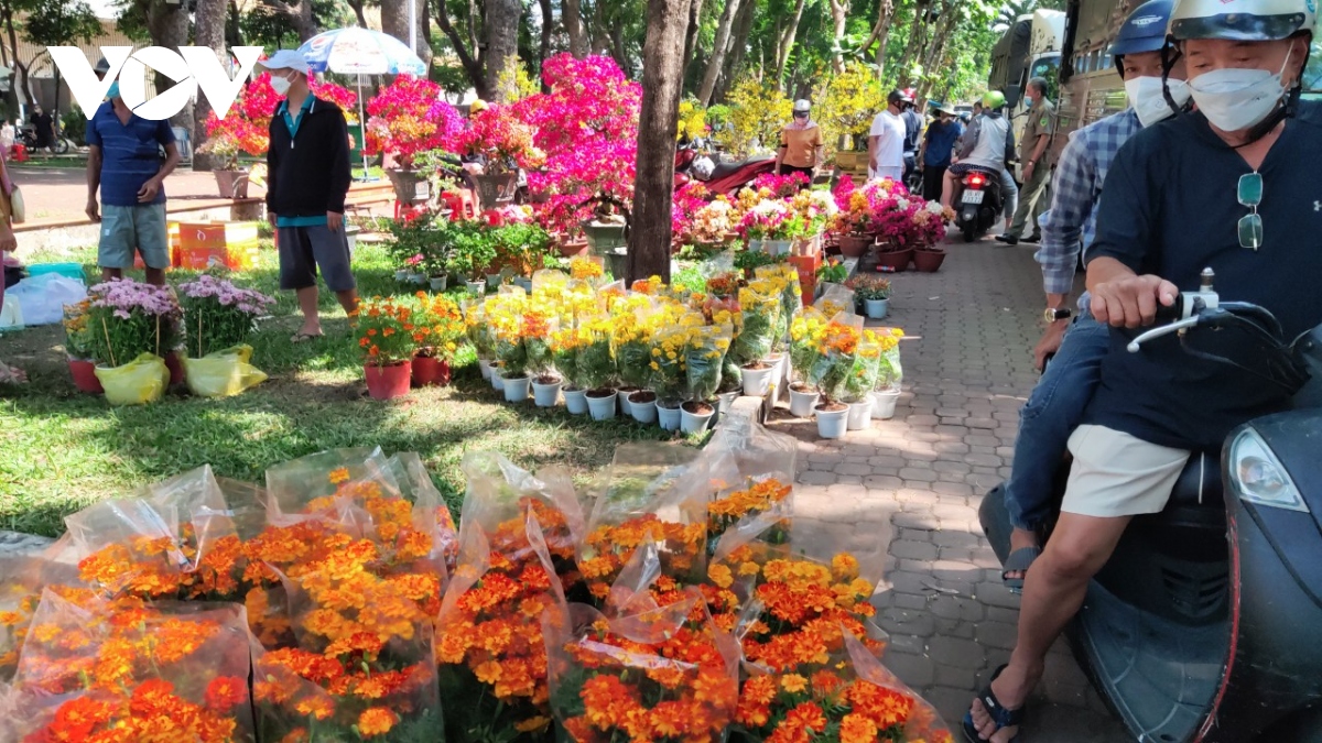 Chợ hoa Xuân ở TPHCM nghỉ bán, dọn dẹp để trả mặt bằng