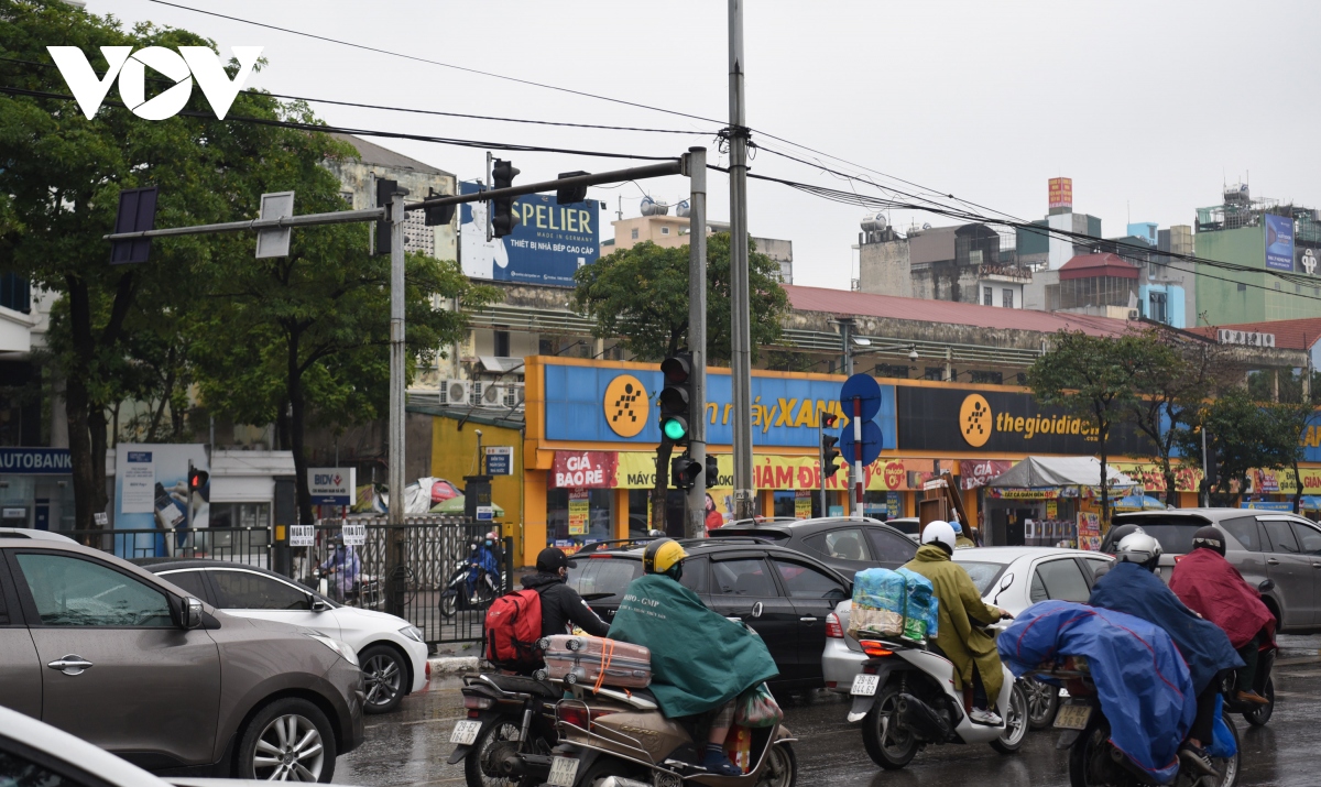 ngay dau nghi tet nguoi dan doi mua hoi ha ve que an tet hinh anh 2