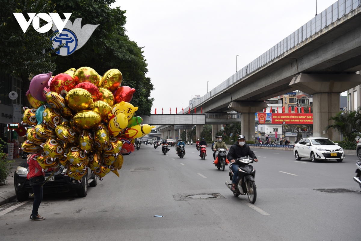 Duong pho ha noi vang lang trong ngay cuoi cung nam tan suu hinh anh 4