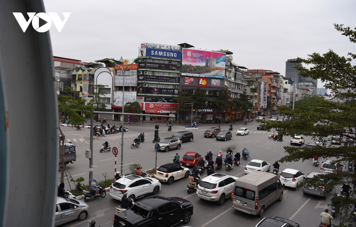 Duong pho ha noi vang lang trong ngay cuoi cung nam tan suu hinh anh 9