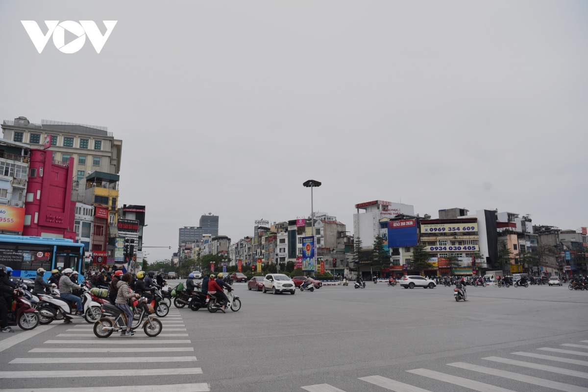 Duong pho ha noi vang lang trong ngay cuoi cung nam tan suu hinh anh 8